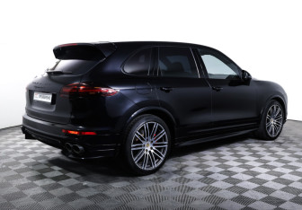 Подержанный автомобиль Porsche Cayenne 2015 года (5 фото)