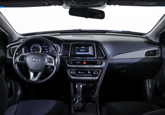 Подержанный автомобиль Hyundai Sonata 2019 года (17 фото)