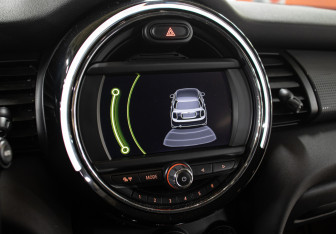 Подержанный автомобиль MINI Hatch 2016 года (22 фото)