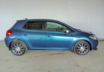 Подержанный автомобиль Toyota Auris Hatchback 2007 года (7 фото)