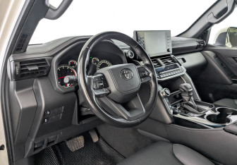 Подержанный автомобиль Toyota Land Cruiser Suv 2023 года (17 фото)