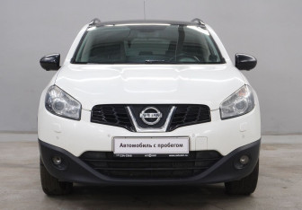 Подержанный автомобиль Nissan Qashqai 2013 года (2 фото)
