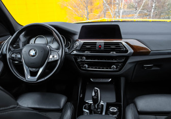 Подержанный автомобиль BMW X3 2021 года (9 фото)