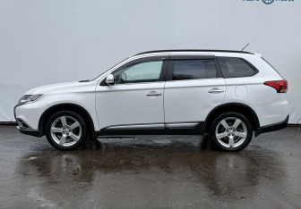 Подержанный автомобиль Mitsubishi Outlander 2012 года (8 фото)