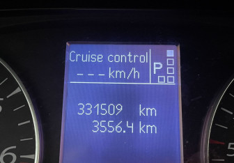 Подержанный автомобиль Renault Latitude 2011 года (16 фото)