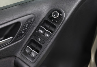 Подержанный автомобиль Volkswagen Golf Hatchback 2012 года (18 фото)