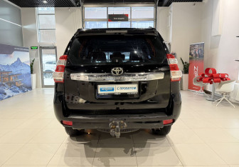 Подержанный автомобиль Toyota Land Cruiser Prado 2011 года (5 фото)