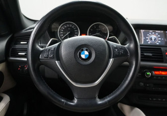 Подержанный автомобиль BMW X6 2012 года (15 фото)