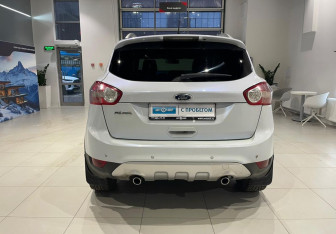 Подержанный автомобиль Ford Kuga 2011 года (5 фото)