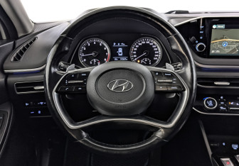 Подержанный автомобиль Hyundai Sonata 2020 года (22 фото)