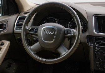 Подержанный автомобиль Audi Q5 2010 года (15 фото)