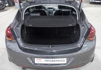 Подержанный автомобиль Opel Astra Hatchback 2011 года (10 фото)