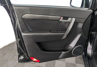 Подержанный автомобиль Chevrolet Captiva 2011 года (19 фото)