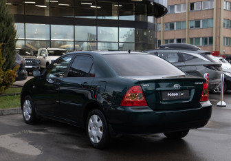 Подержанный автомобиль Toyota Corolla Sedan 2006 года (5 фото)