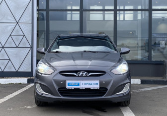 Подержанный автомобиль Hyundai Solaris Sedan 2012 года (2 фото)