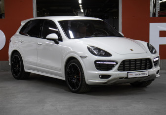 Подержанный автомобиль Porsche Cayenne 2014 года (3 фото)