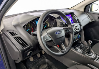 Подержанный автомобиль Ford Focus Hatchback 2019 года (16 фото)