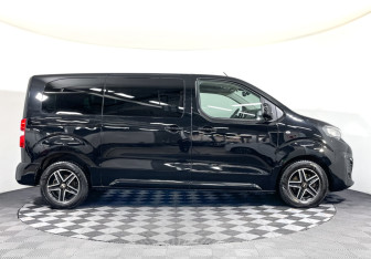 Подержанный автомобиль Peugeot Traveller 2018 года (4 фото)