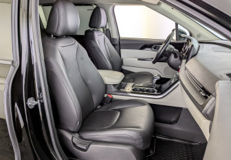 Подержанный автомобиль Kia Carnival 2022 года (27 фото)