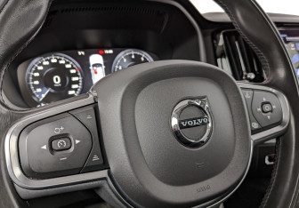 Подержанный автомобиль Volvo XC60 2021 года (25 фото)