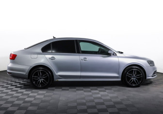 Подержанный автомобиль Volkswagen Jetta Sedan 2015 года (4 фото)