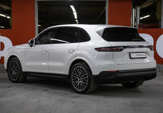 Подержанный автомобиль Porsche Cayenne 2020 года (7 фото)