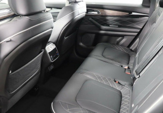 Подержанный автомобиль Exeed VX 2022 года (10 фото)