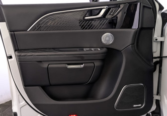 Подержанный автомобиль Hongqi E-HS9 2023 года (19 фото)