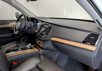 Подержанный автомобиль Volvo XC90 2021 года (11 фото)
