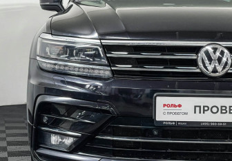 Подержанный автомобиль Volkswagen Tiguan 2018 года (17 фото)