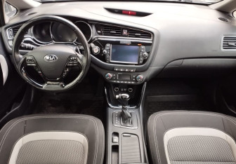 Подержанный автомобиль Kia Ceed Hatchback 2016 года (9 фото)