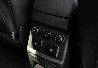 Подержанный автомобиль Ford Explorer 2018 года (13 фото)