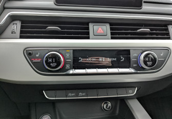 Подержанный автомобиль Audi A4 Sedan 2019 года (25 фото)