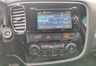 Подержанный автомобиль Mitsubishi Outlander 2014 года (15 фото)