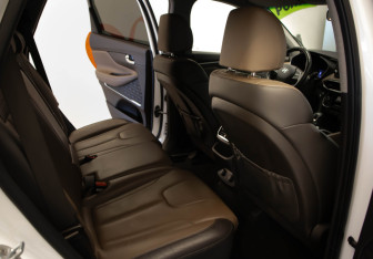 Подержанный автомобиль Hyundai Santa Fe 2019 года (34 фото)
