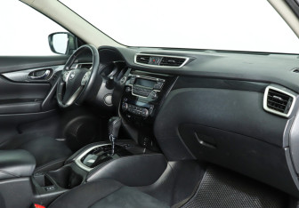 Подержанный автомобиль Nissan X-Trail 2015 года (9 фото)