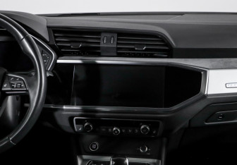 Подержанный автомобиль Audi Q3 2020 года (13 фото)