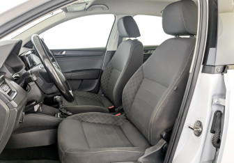 Подержанный автомобиль Skoda Rapid Liftback 2021 года (20 фото)