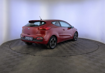 Подержанный автомобиль Kia Ceed Hatchback 2014 года (5 фото)