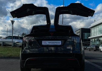 Подержанный автомобиль Tesla Model X 2023 года (30 фото)