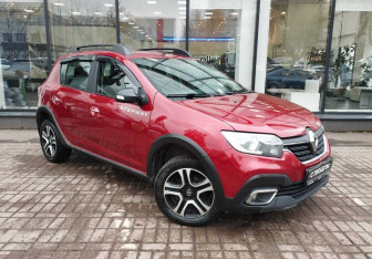 Подержанный автомобиль Renault Sandero 2018 года (3 фото)