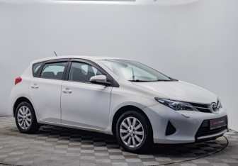 Подержанный автомобиль Toyota Auris Hatchback 2013 года (7 фото)