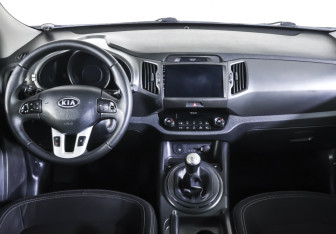 Подержанный автомобиль Kia Sportage 2011 года (14 фото)