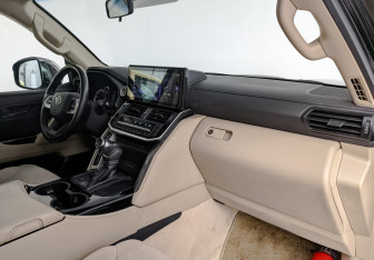 Подержанный автомобиль Toyota Land Cruiser Suv 2022 года (13 фото)