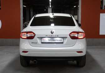 Подержанный автомобиль Renault Fluence 2016 года (6 фото)