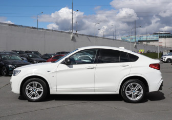 Подержанный автомобиль BMW X4 2015 года (8 фото)