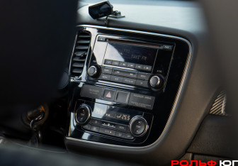 Подержанный автомобиль Mitsubishi Outlander 2014 года (12 фото)