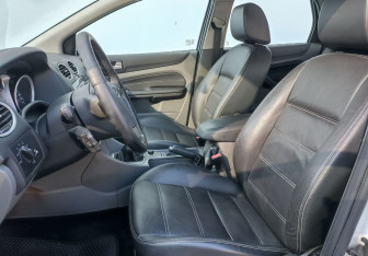 Подержанный автомобиль Ford Focus Hatchback 2009 года (10 фото)