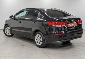 Подержанный автомобиль Kia Rio Sedan 2016 года (7 фото)
