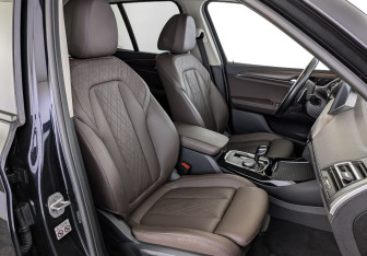 Подержанный автомобиль BMW X3 2023 года (24 фото)